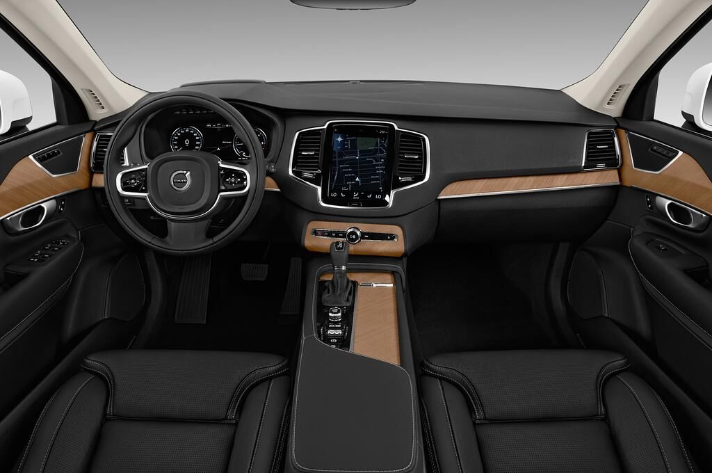 Volvo XC90 (Baujahr 2018) Inscription 5 Türen Cockpit und Innenraum