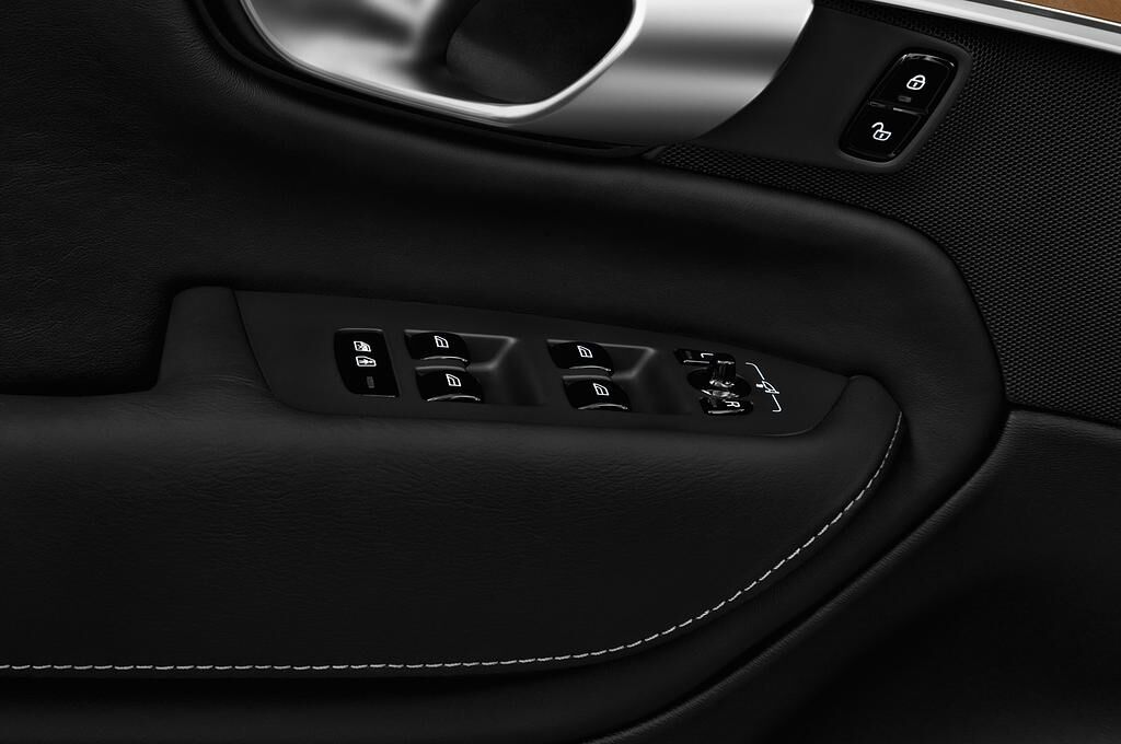 Volvo XC90 (Baujahr 2018) Inscription 5 Türen Bedienungselemente Tür