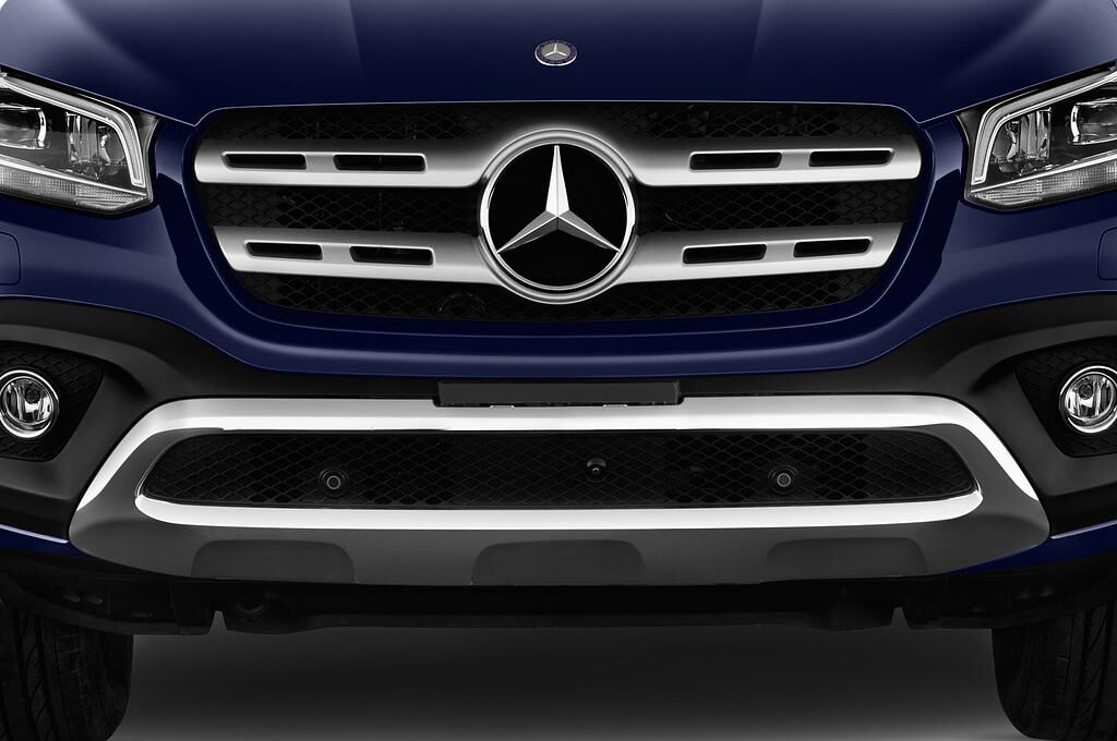 Mercedes X Class (Baujahr 2018) Power Edition 4 Türen Kühlergrill und Scheinwerfer