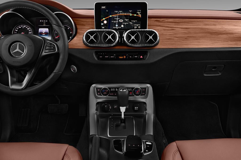 Mercedes X Class (Baujahr 2018) Power Edition 4 Türen Mittelkonsole