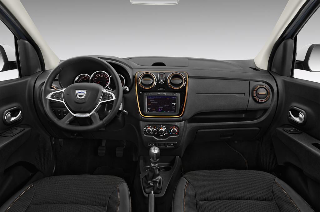 Dacia Lodgy (Baujahr 2018) Stepway 5 Türen Cockpit und Innenraum