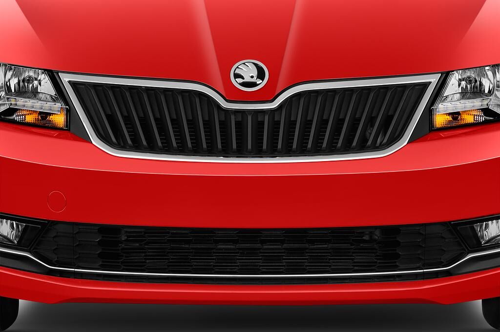 Skoda Rapid Spaceback (Baujahr 2018) Ambition 5 Türen Kühlergrill und Scheinwerfer