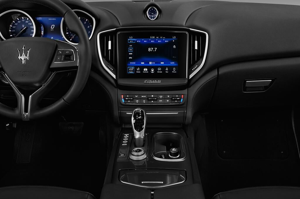 Maserati Ghibli (Baujahr 2018) - 4 Türen Mittelkonsole