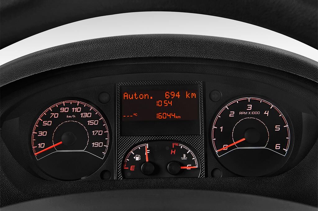 Peugeot Boxer (Baujahr 2018) Active 4 Türen Tacho und Fahrerinstrumente