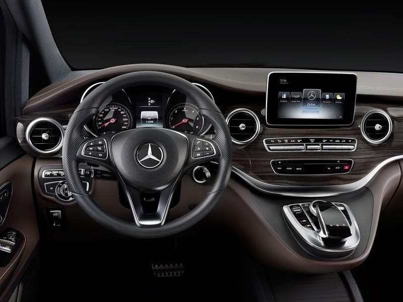 Das Cockpit der Mercedes-V-Klasse gleicht dem eines Pkw
