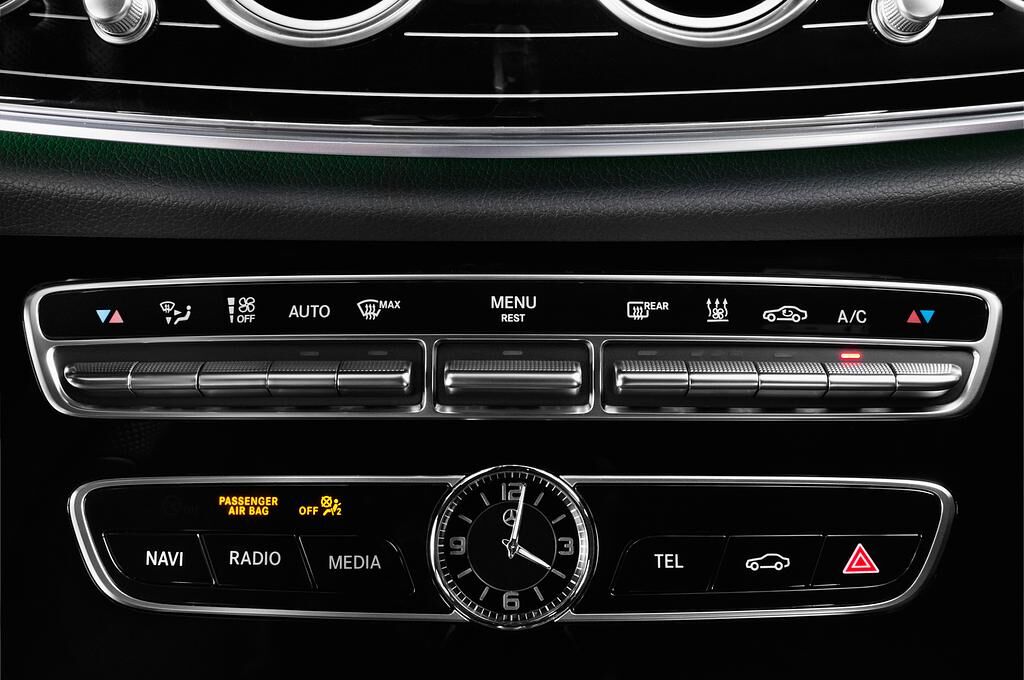 Mercedes E Class (Baujahr 2018) AMG Line 4 Türen Temperatur und Klimaanlage