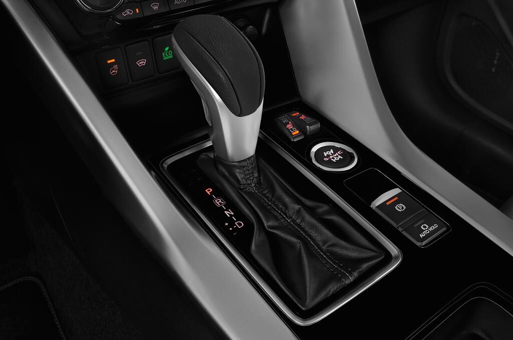 Mitsubishi Eclipse Cross (Baujahr 2018) Plus 5 Türen Schalthebel