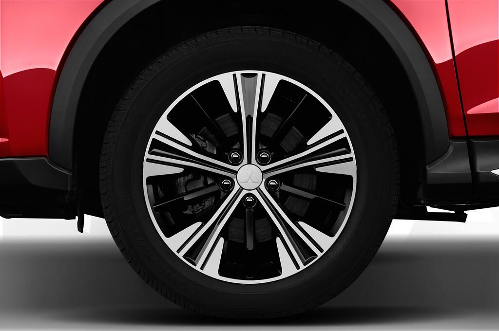 Mitsubishi Eclipse Cross (Baujahr 2018) Plus 5 Türen Reifen und Felge