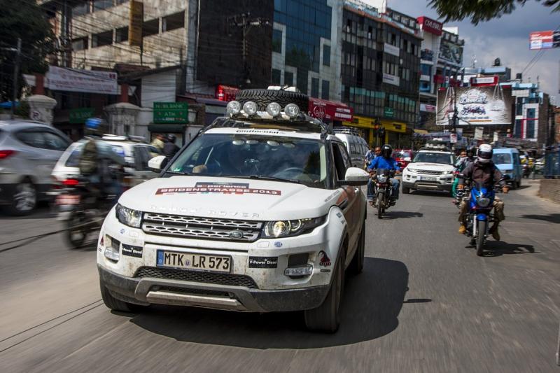 Range Rover SD4 unterwegs auf der Seidenstraße