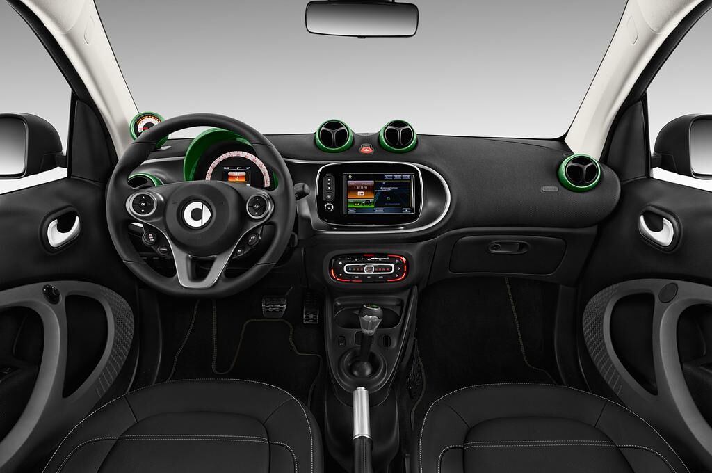 smart fortwo (Baujahr 2018) BRABUS edition 3 Türen Cockpit und Innenraum