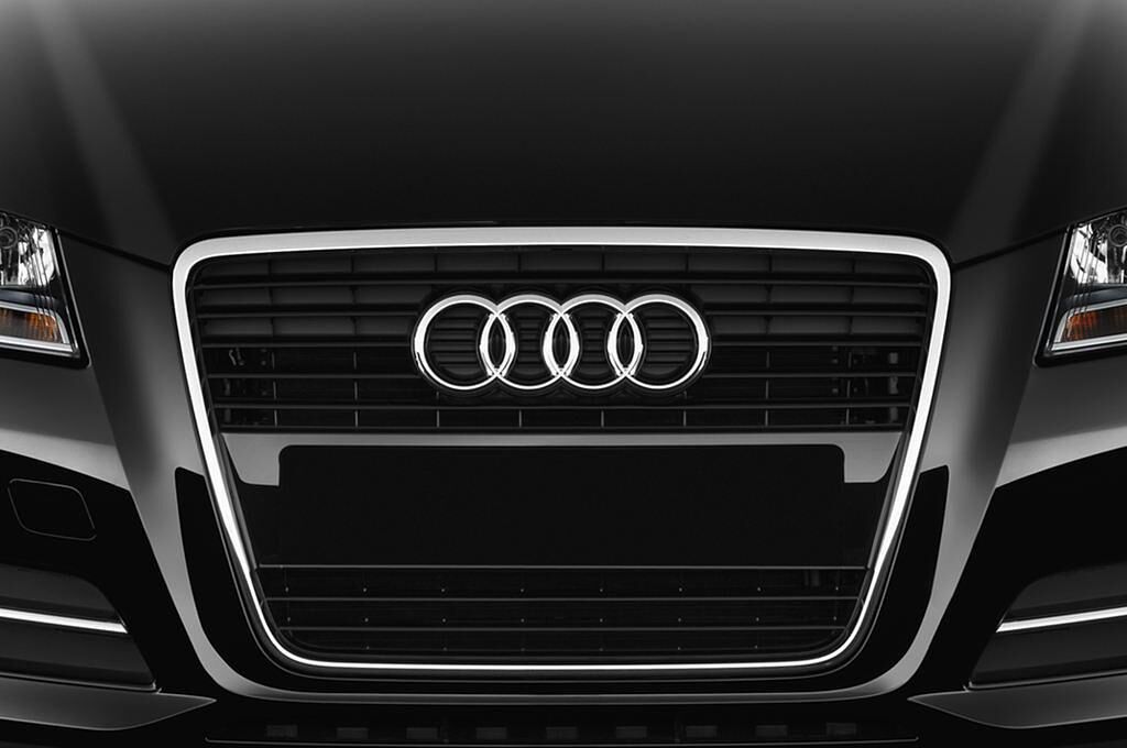 Audi A3 (Baujahr 2013) Ambition 3 Türen Kühlergrill und Scheinwerfer