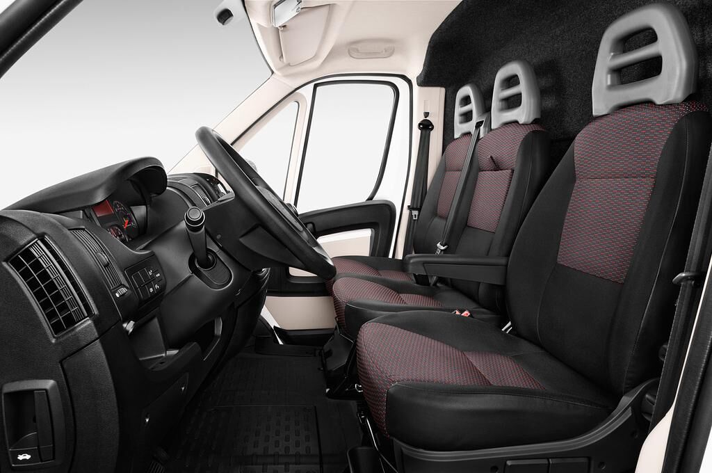 Peugeot Boxer (Baujahr 2018) - 4 Türen Vordersitze