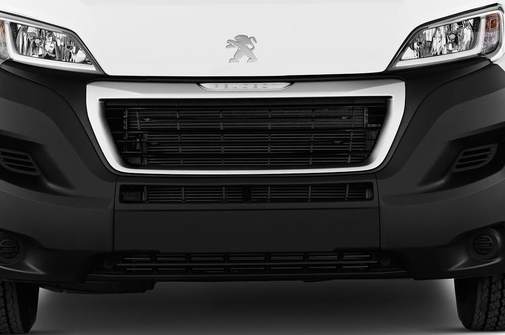 Peugeot Boxer (Baujahr 2018) - 4 Türen Kühlergrill und Scheinwerfer