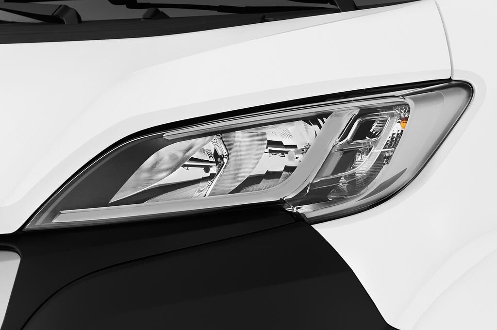 Peugeot Boxer (Baujahr 2018) - 4 Türen Scheinwerfer