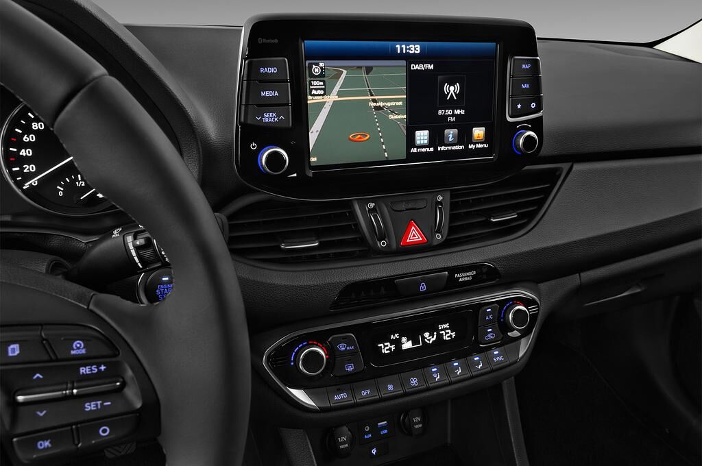 Hyundai i30 Fastback (Baujahr 2018) Premium 5 Türen Temperatur und Klimaanlage
