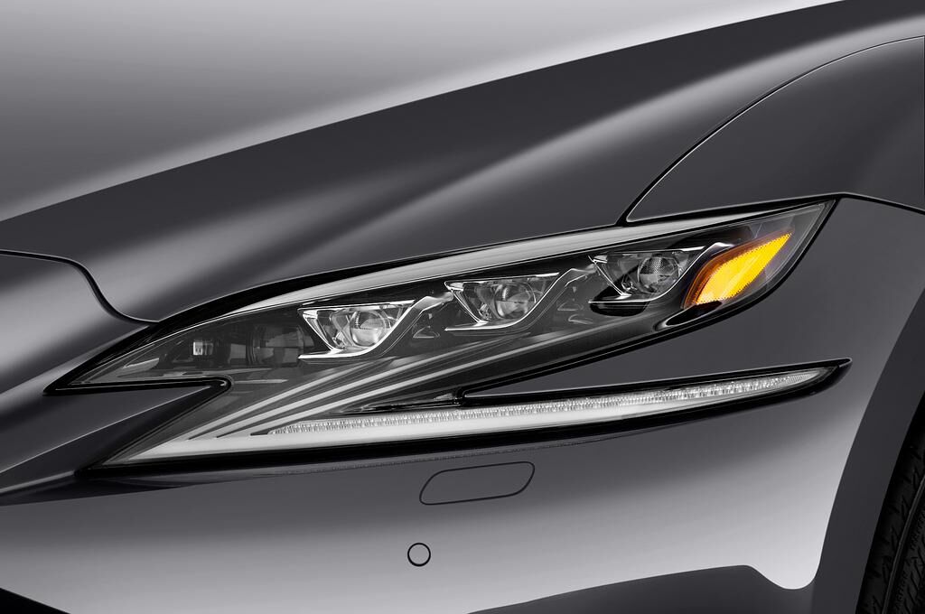 Lexus LS (Baujahr 2018) F Sport 4 Türen Scheinwerfer