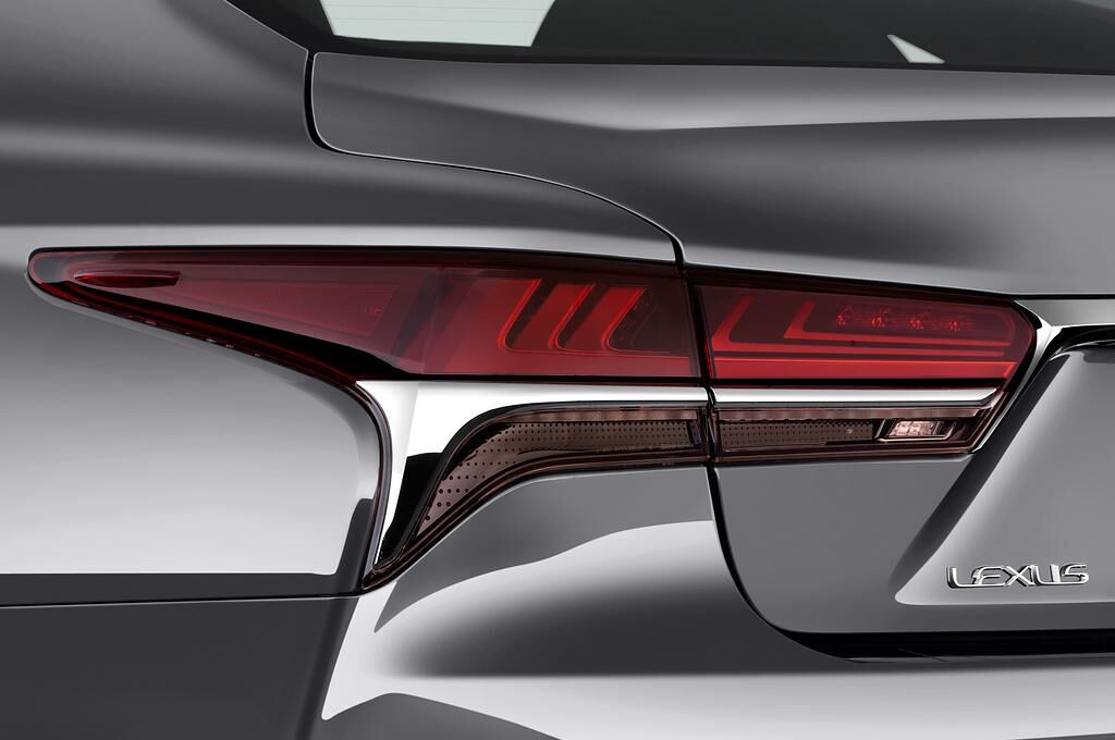Lexus LS (Baujahr 2018) F Sport 4 Türen Rücklicht