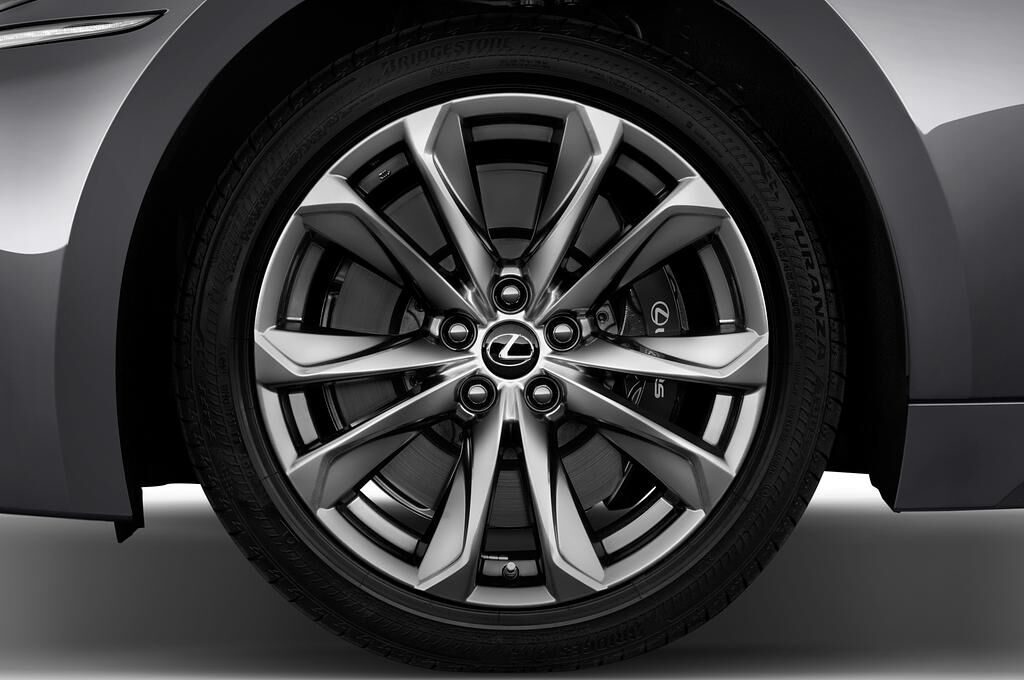 Lexus LS (Baujahr 2018) F Sport 4 Türen Reifen und Felge