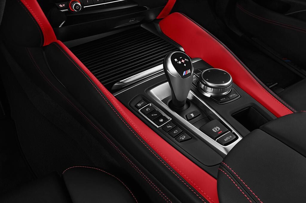 BMW X6M (Baujahr 2018) - 5 Türen Schalthebel