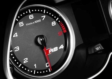 Bis zu 8.500 Umdrehungen pro Minute schafft der Motor des Audi RS4 Avant.