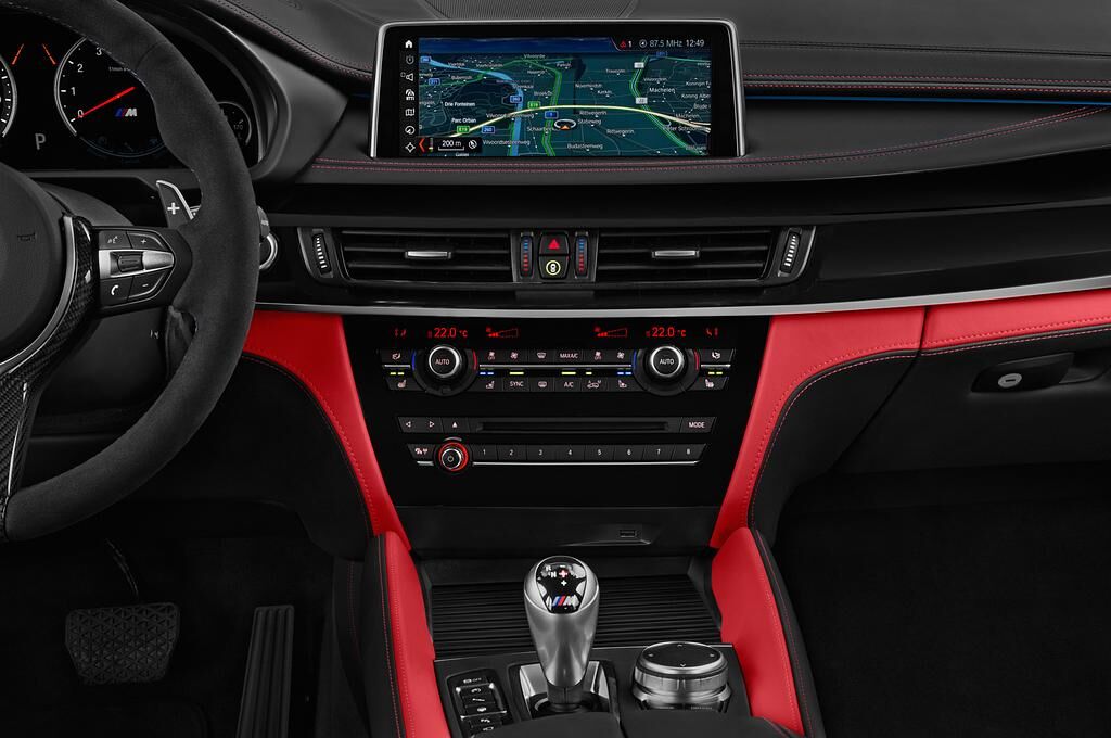 BMW X6M (Baujahr 2018) - 5 Türen Mittelkonsole
