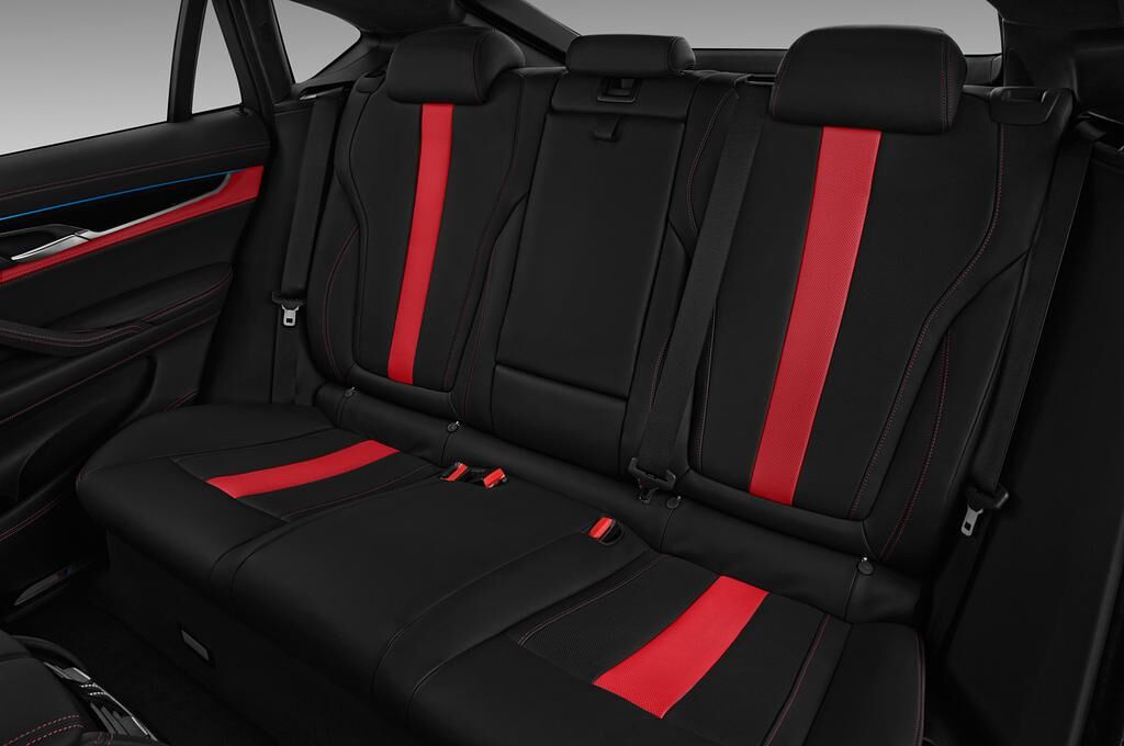 BMW X6M (Baujahr 2018) - 5 Türen Rücksitze