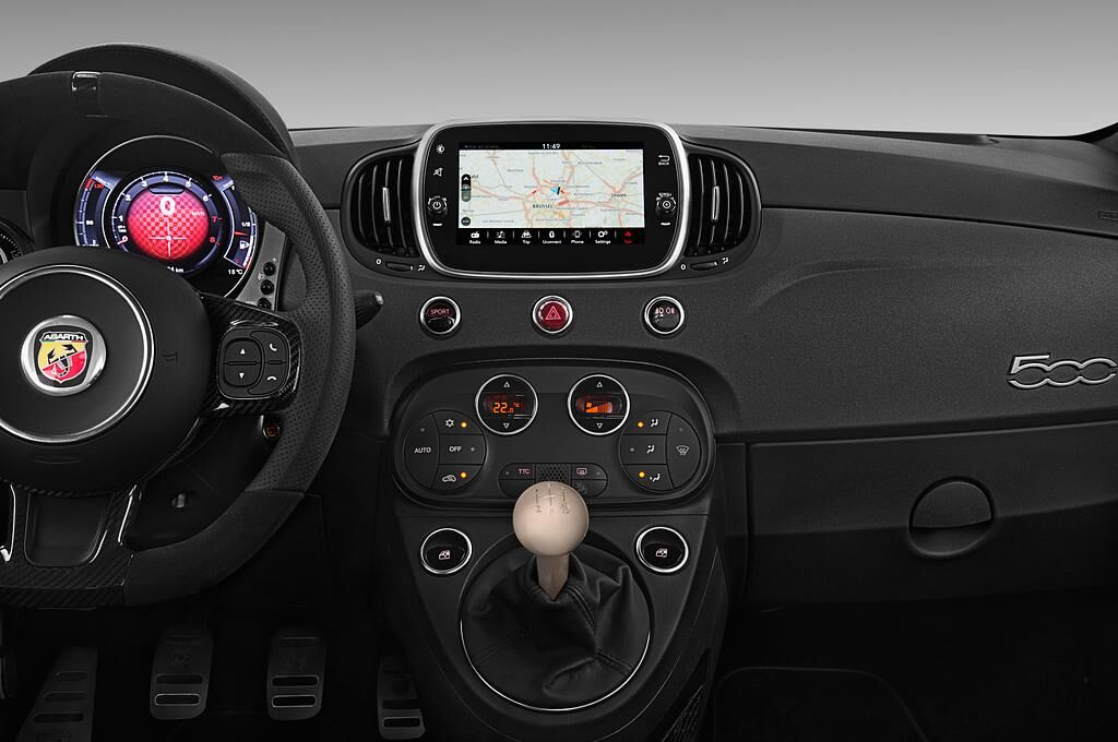 Abarth 595C (Baujahr 2018) Competizione 2 Türen Mittelkonsole