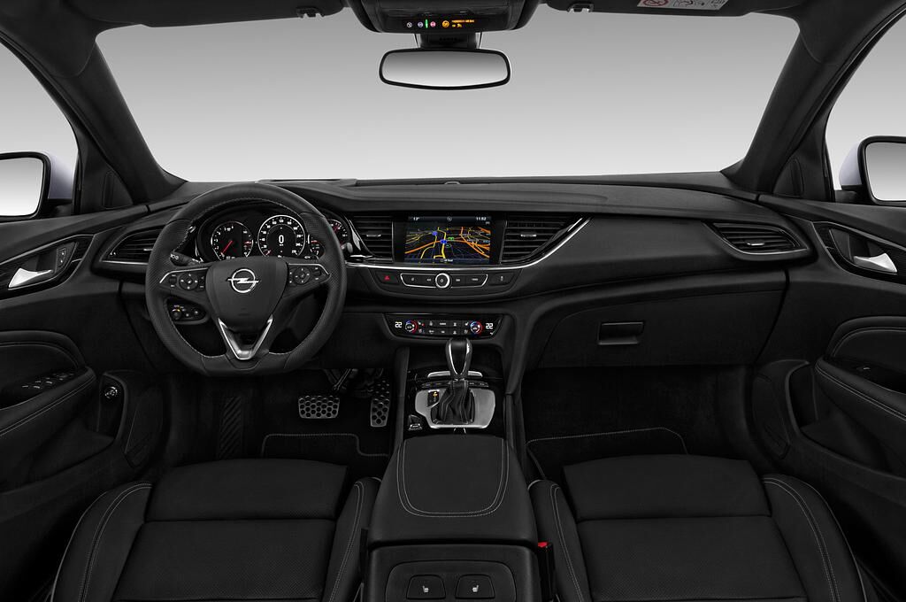Opel Insignia Country Tourer (Baujahr 2018) Exclusive 5 Türen Cockpit und Innenraum