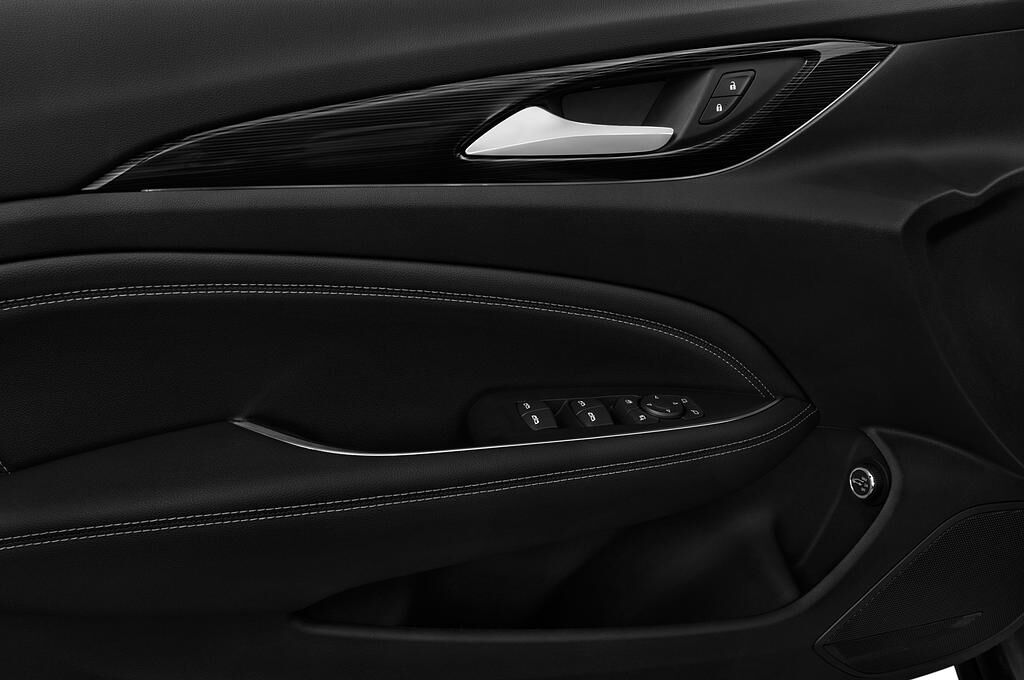 Opel Insignia Country Tourer (Baujahr 2018) Exclusive 5 Türen Bedienungselemente Tür