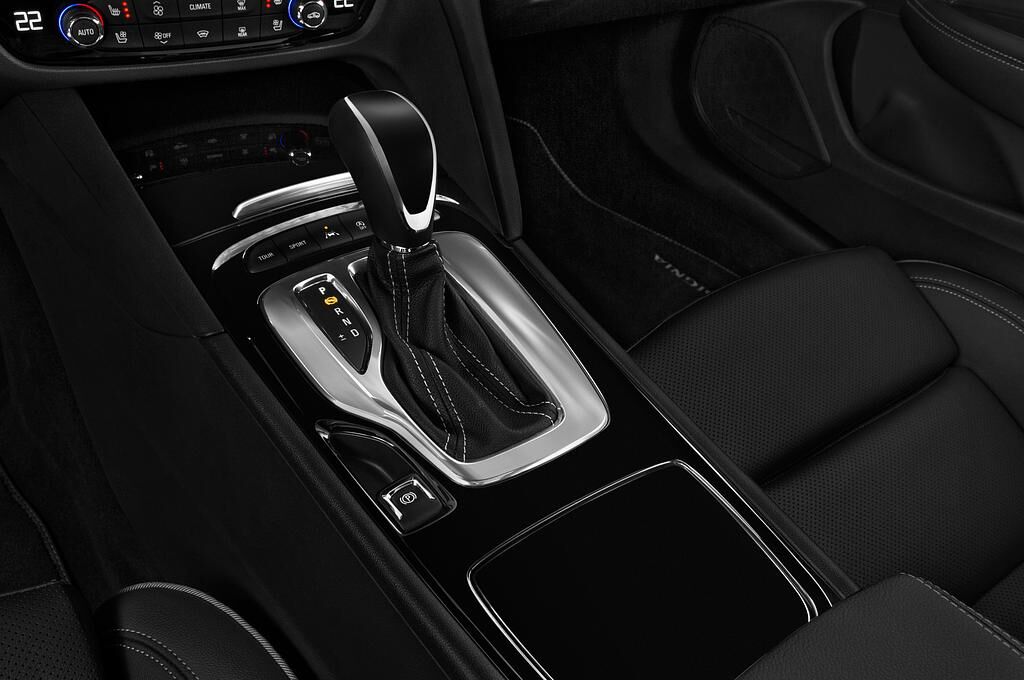 Opel Insignia Country Tourer (Baujahr 2018) Exclusive 5 Türen Schalthebel