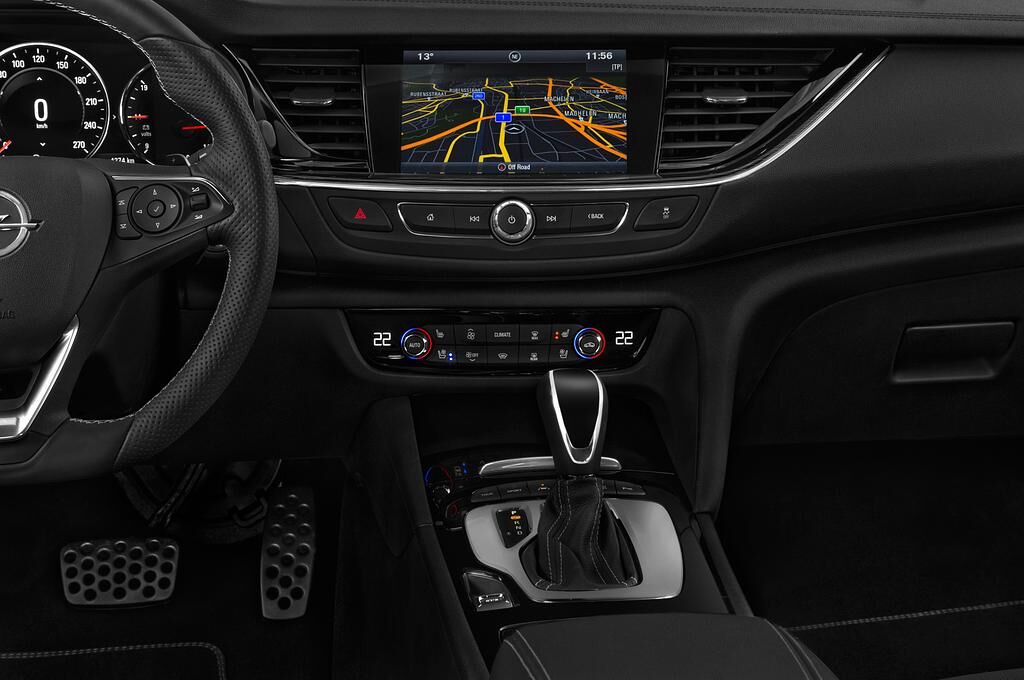 Opel Insignia Country Tourer (Baujahr 2018) Exclusive 5 Türen Mittelkonsole