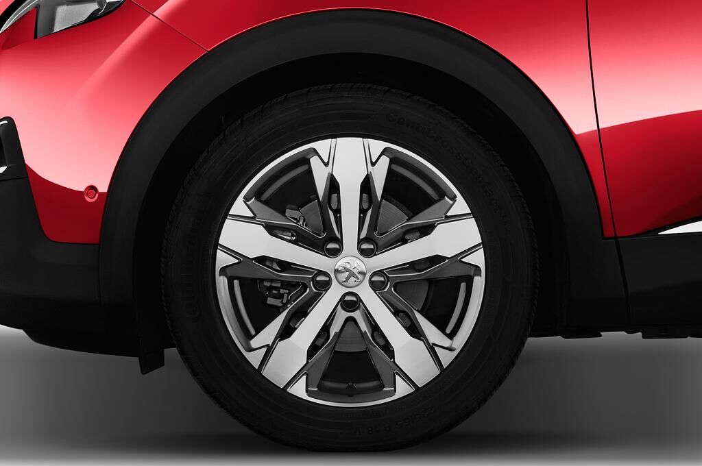Peugeot 3008 (Baujahr 2018) Allure 5 Türen Reifen und Felge