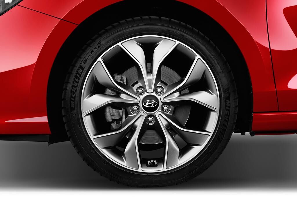 Hyundai i30 Fastback (Baujahr 2018) Premium 5 Türen Reifen und Felge
