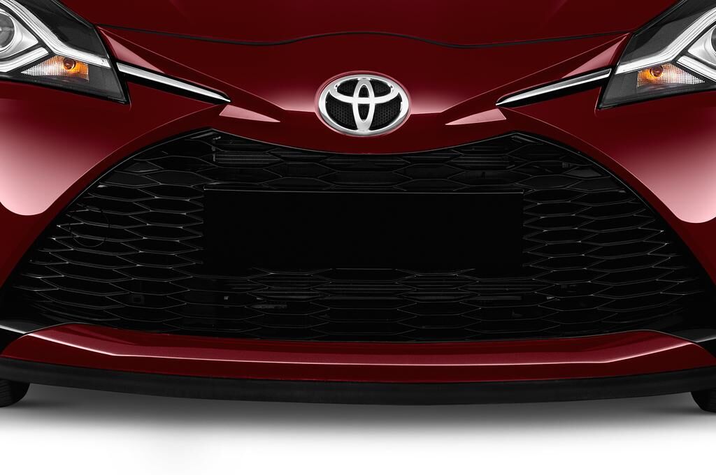 Toyota Yaris (Baujahr 2018) Style Selection 5 Türen Kühlergrill und Scheinwerfer