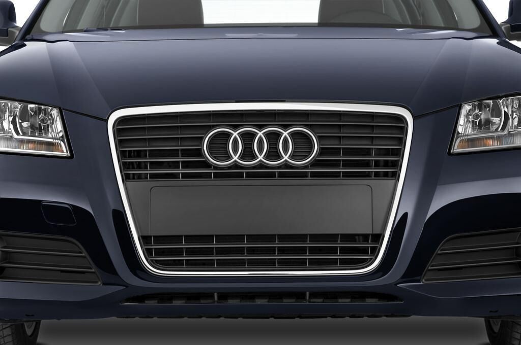 Audi A3 (Baujahr 2011) Ambition 5 Türen Kühlergrill und Scheinwerfer