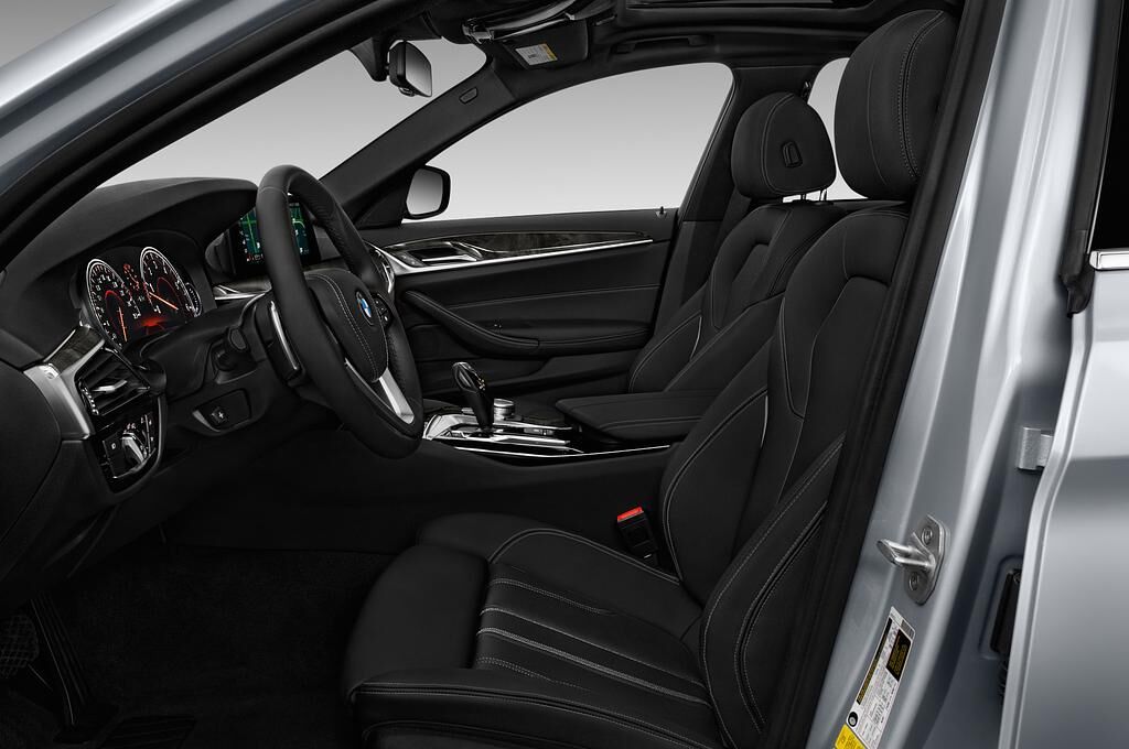 BMW 5 Series (Baujahr 2018) Sport 4 Türen Vordersitze