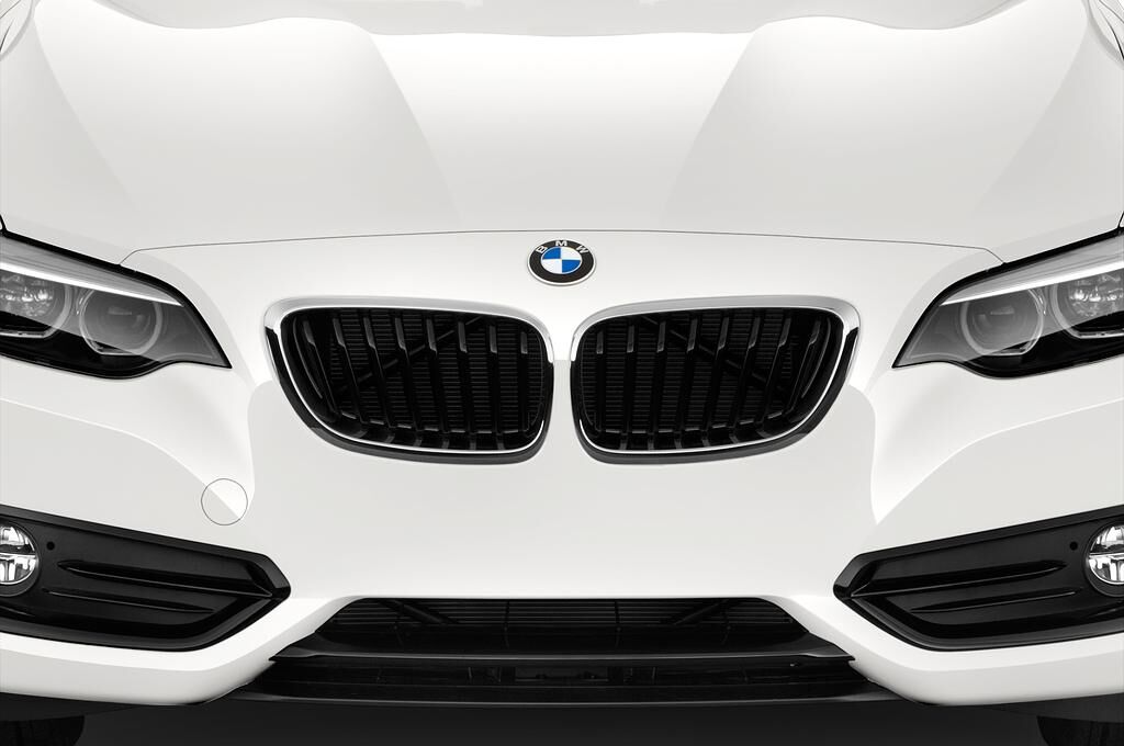 BMW 2 Series (Baujahr 2018) Sport 2 Türen Kühlergrill und Scheinwerfer