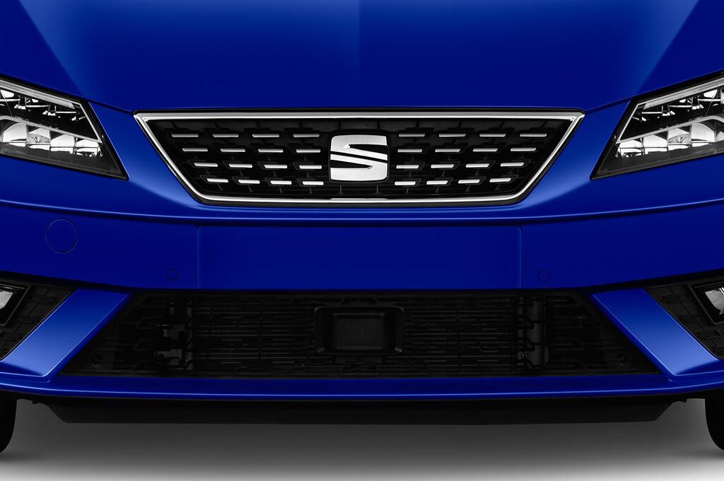 SEAT Leon (Baujahr 2018) Xcellence 5 Türen Kühlergrill und Scheinwerfer