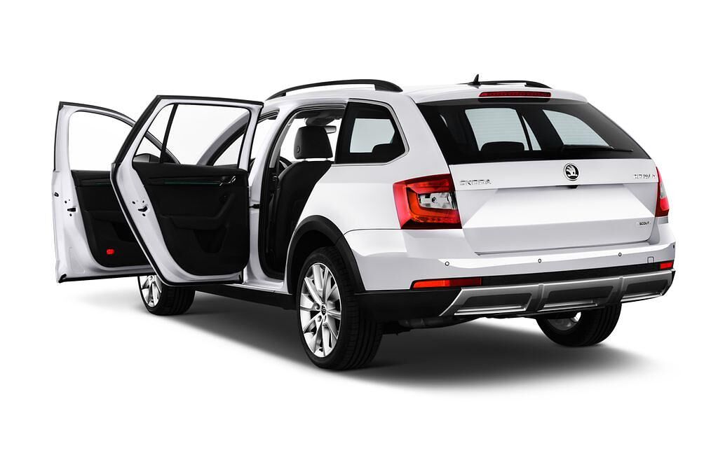 Skoda Octavia Combi (Baujahr 2017) Scout 5 Türen Tür geöffnet