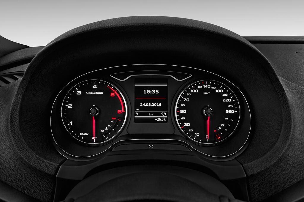 Audi A3 (Baujahr 2017) Design 2 Türen Tacho und Fahrerinstrumente