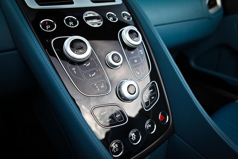 Aston Martin Vanquish Volante