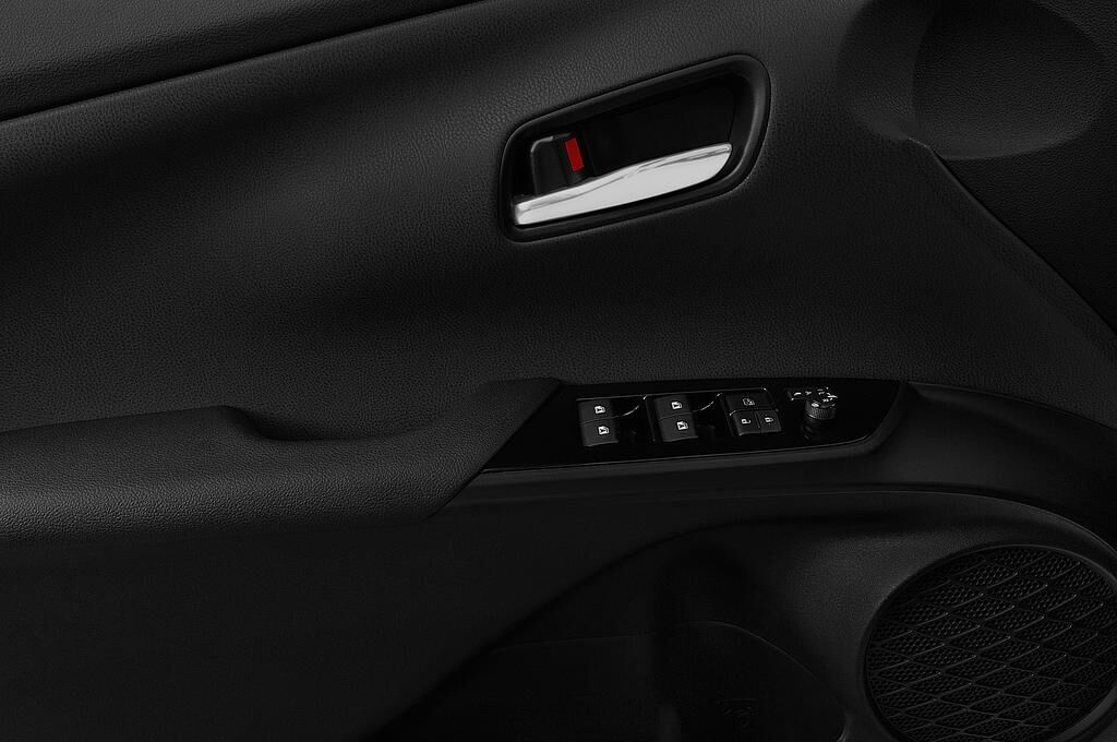 Toyota Prius (Baujahr 2018) Comfort 5 Türen Bedienungselemente Tür