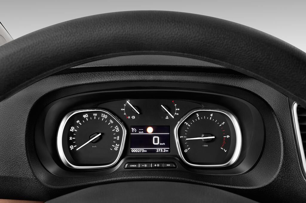 Toyota Proace Verso (Baujahr 2018) Family 5 Türen Tacho und Fahrerinstrumente