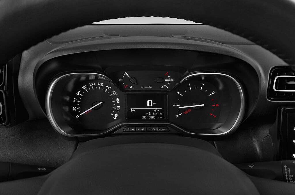 Citroen C3 Aircross (Baujahr 2018) Shine 5 Türen Tacho und Fahrerinstrumente