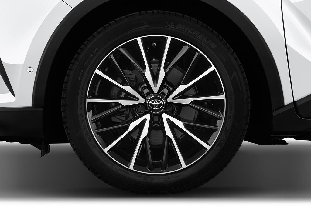 Toyota C-HR (Baujahr 2018) Selection 5 Türen Reifen und Felge