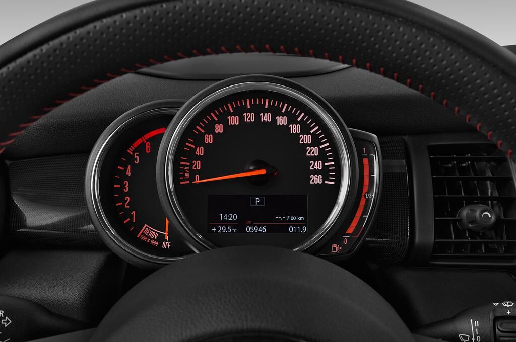 MINI Cooper (Baujahr 2018) JCW 3 Türen Tacho und Fahrerinstrumente