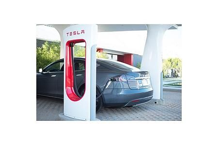 Tesla will in Deutschland viel Geld investieren Tesla will in Deutschland viel Geld investieren