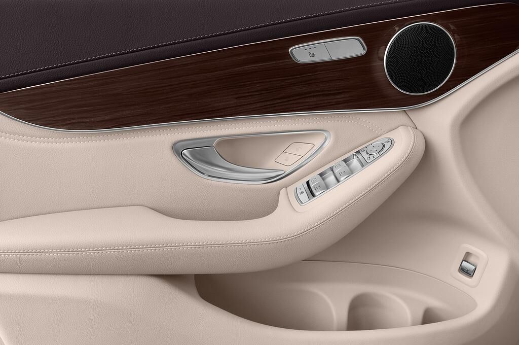 Mercedes GLC Coupe (Baujahr 2018) Standard 5 Türen Bedienungselemente Tür