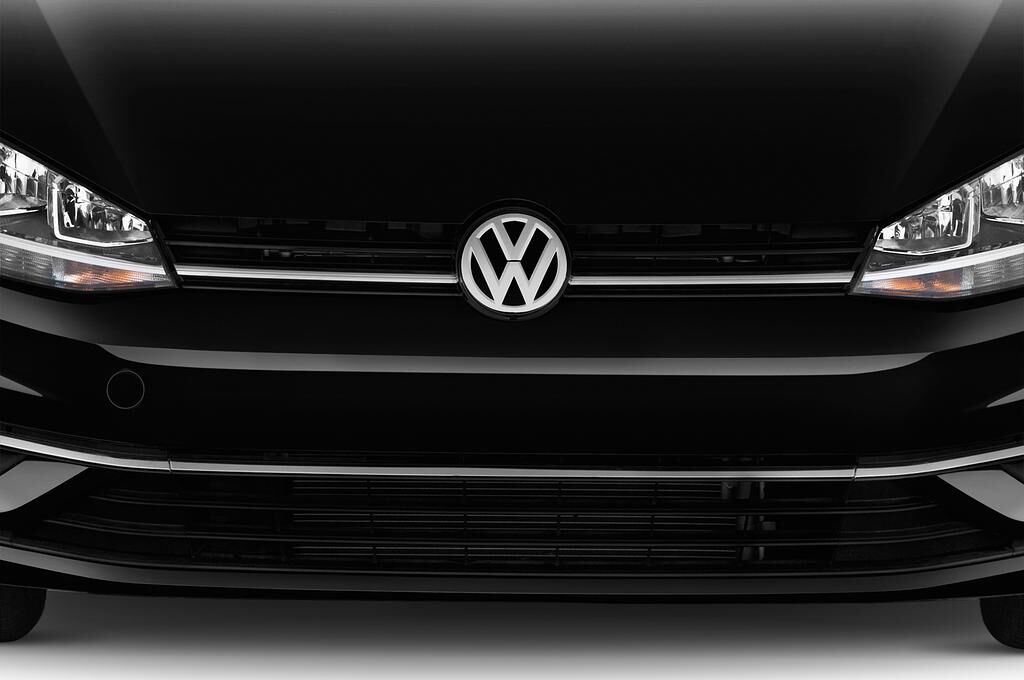 Volkswagen Golf Variant (Baujahr 2018) Comfortline 5 Türen Kühlergrill und Scheinwerfer