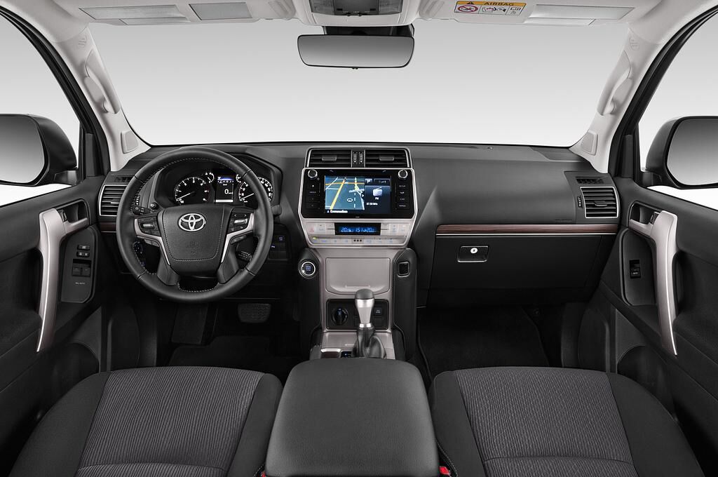Toyota Land Cruiser 150 (Baujahr 2018) Executive 3 Türen Cockpit und Innenraum